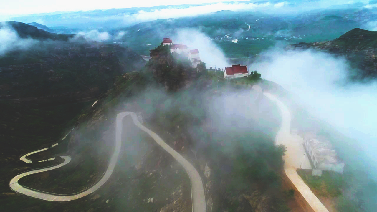 云雾缭绕老君山,云雾缭绕白云观