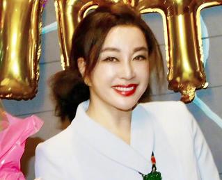 63岁刘晓庆再晒美照,67岁刘晓庆素颜曝光