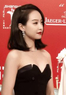 大脸宽脸剪短发好看吗,四十岁大脸女适合剪短发