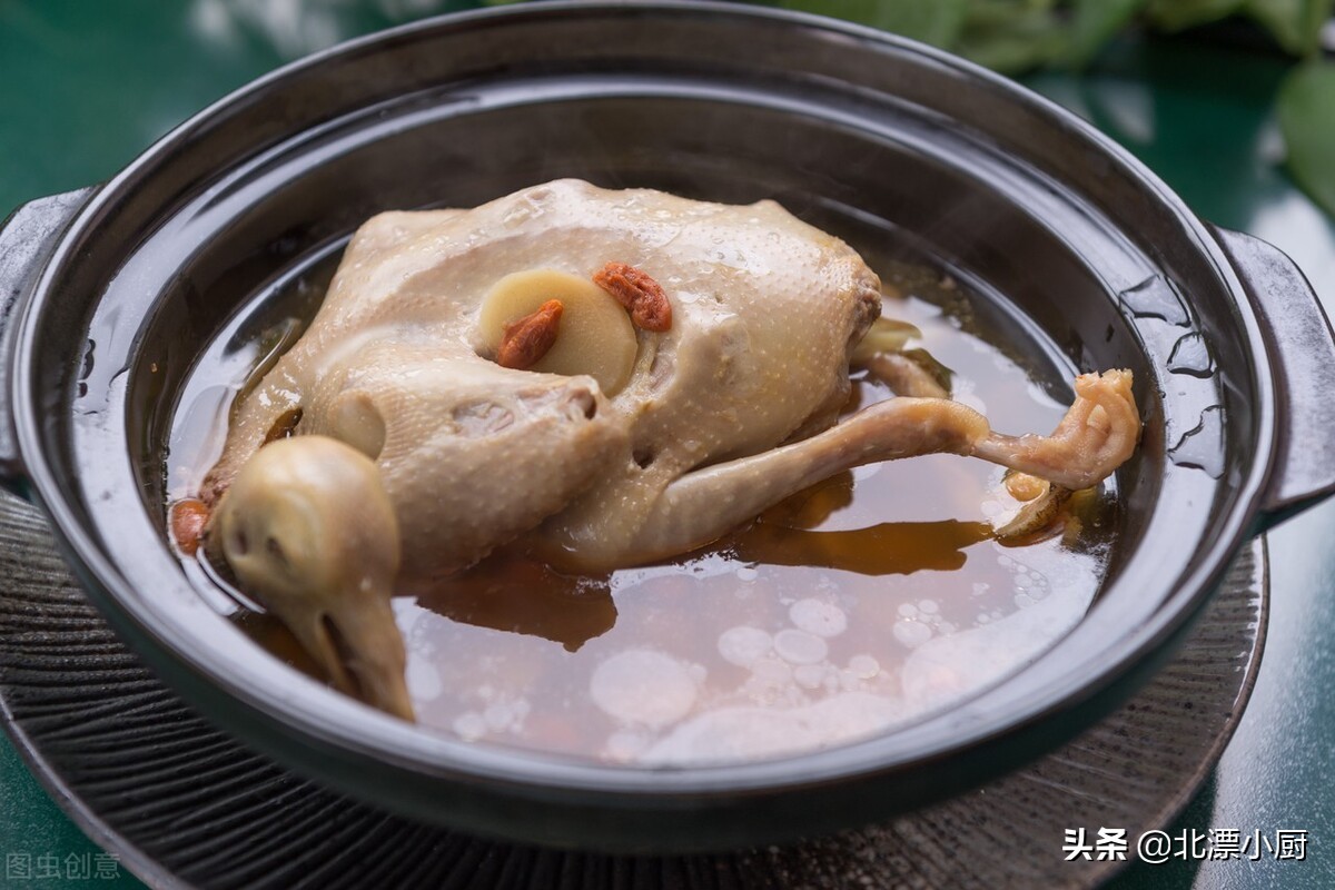 鸽子炖鸡汤怎么炖才能好喝,一鸽胜九鸡炖鸽子汤需要焯水吗