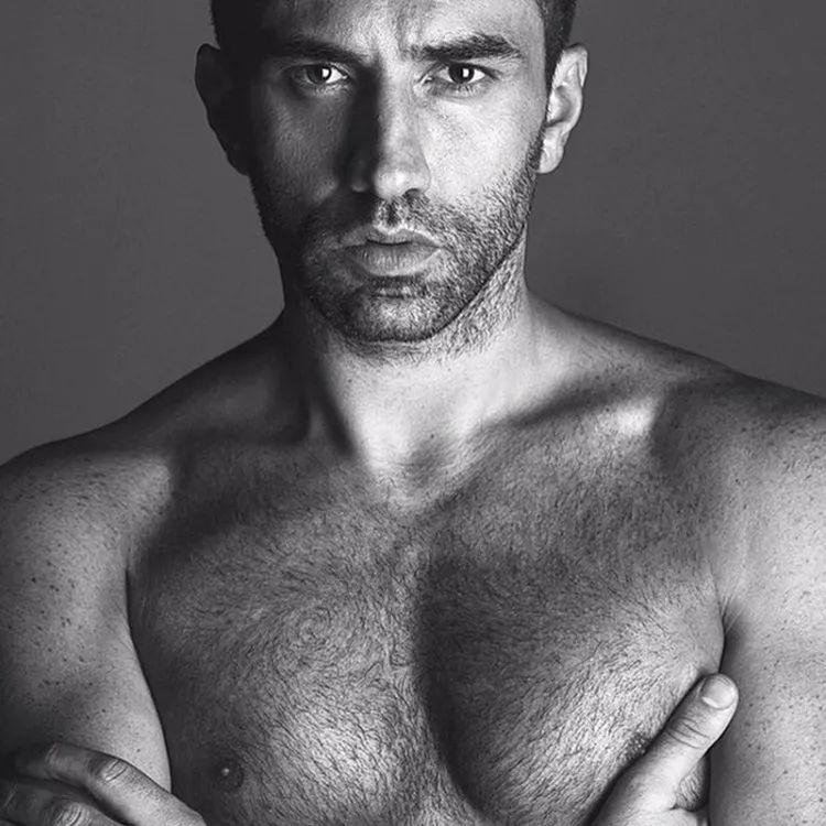 璁捐甯坆urberry,璁捐甯坮iccardo