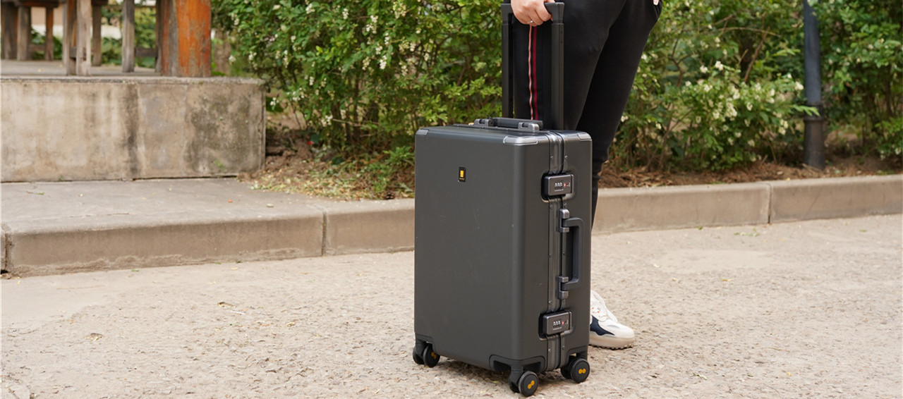 地平线8号行李箱24寸能装多少东西,行李箱推荐地平线8号