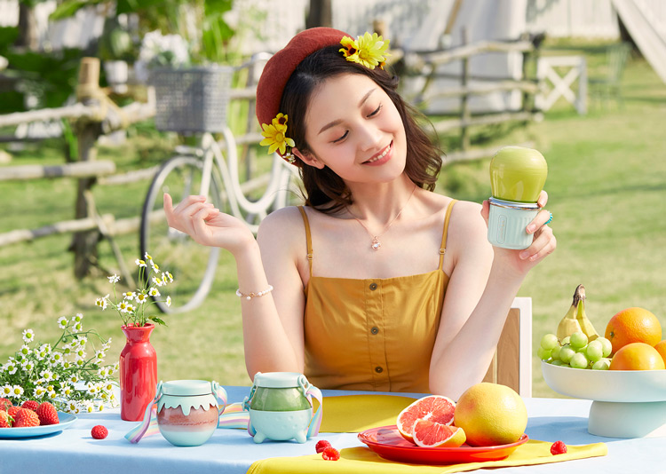 放到包包里的榨汁机,随身携带榨汁机随时喝到新鲜果汁