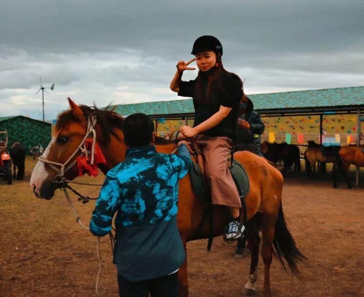学生会的“璐瑶姐”、潜心公益的“爱心天使”、敢坐滑翔机的超飒女孩儿驾到