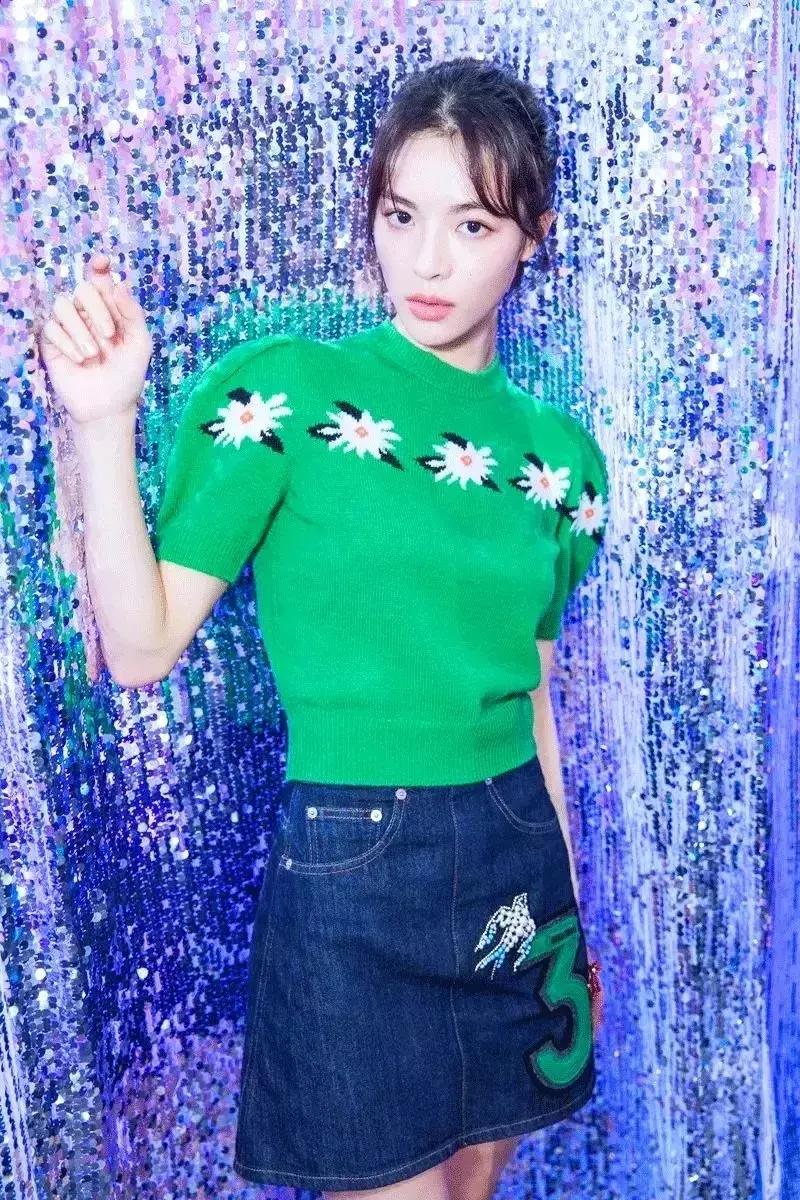 刘雯蕾丝服装,刘雯jennie