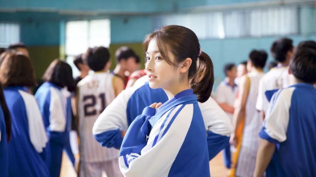 杨超越同款眼霜,老姐姐下跪