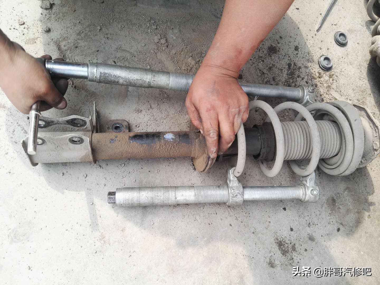 更换减震器怎么走保险,更换减震器教程和注意事项