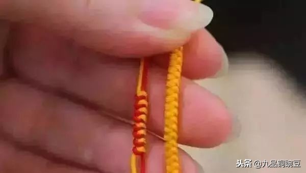 串珠子单绳打结方法慢动作,108颗珠串怎么穿绳打结