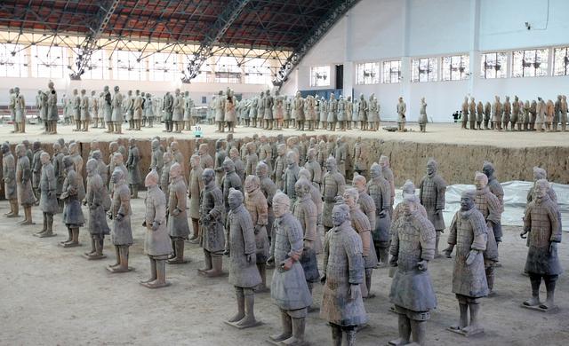 假期兵马俑景区俑比游客多,兵马俑博物馆怎么找导游