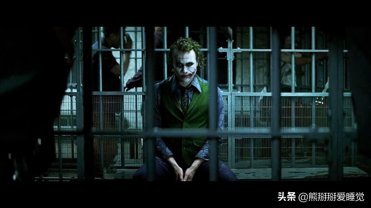 dc漫画蝙蝠侠与小丑是亲兄弟吗,蝙蝠侠漫画小丑的身份