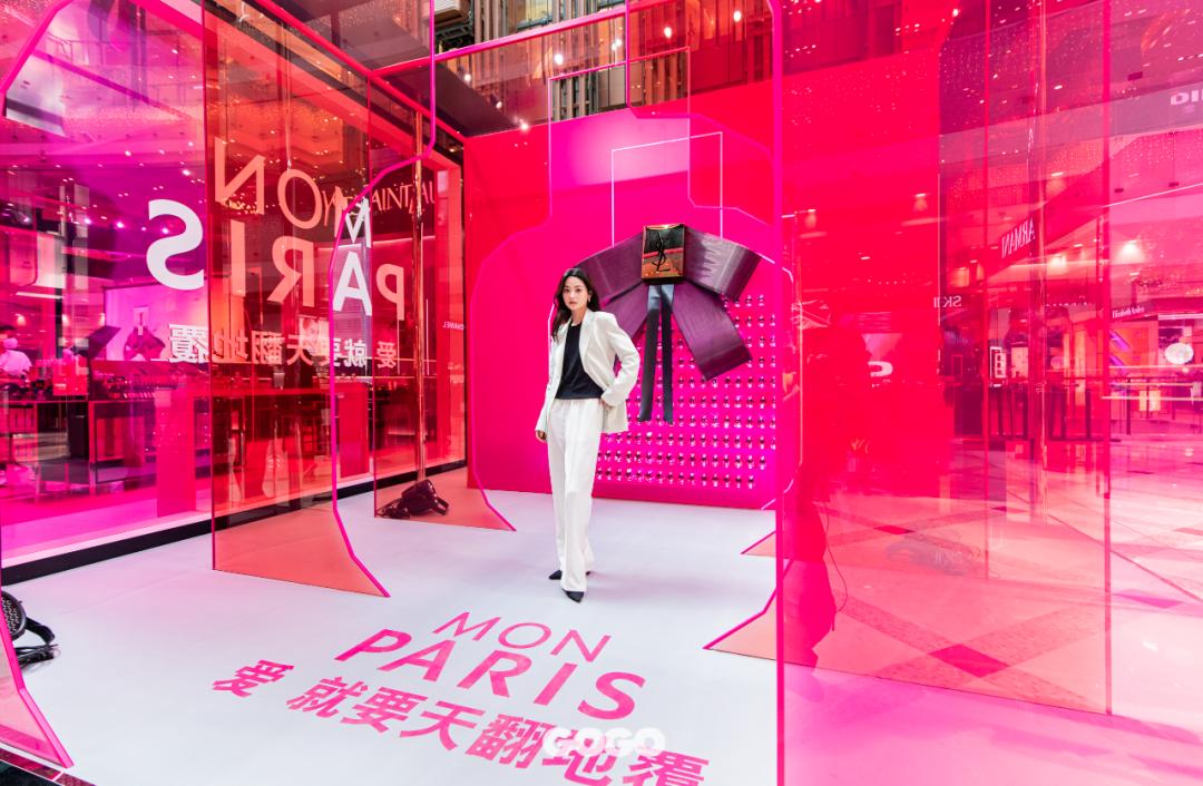 YSL直升机狂爱来袭，带你穿越巴黎，“上天”告白