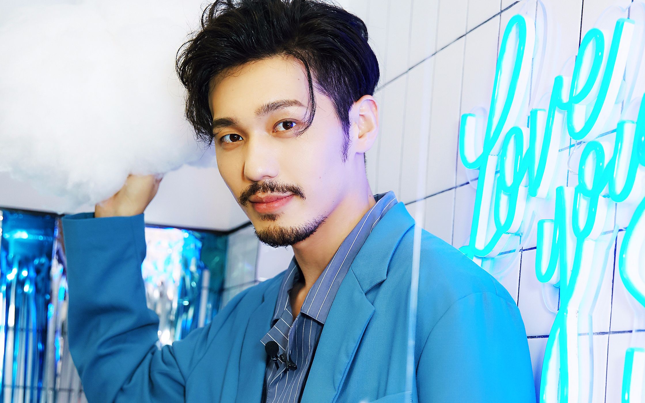 你可以说他不帅，但不得不承认他是型男