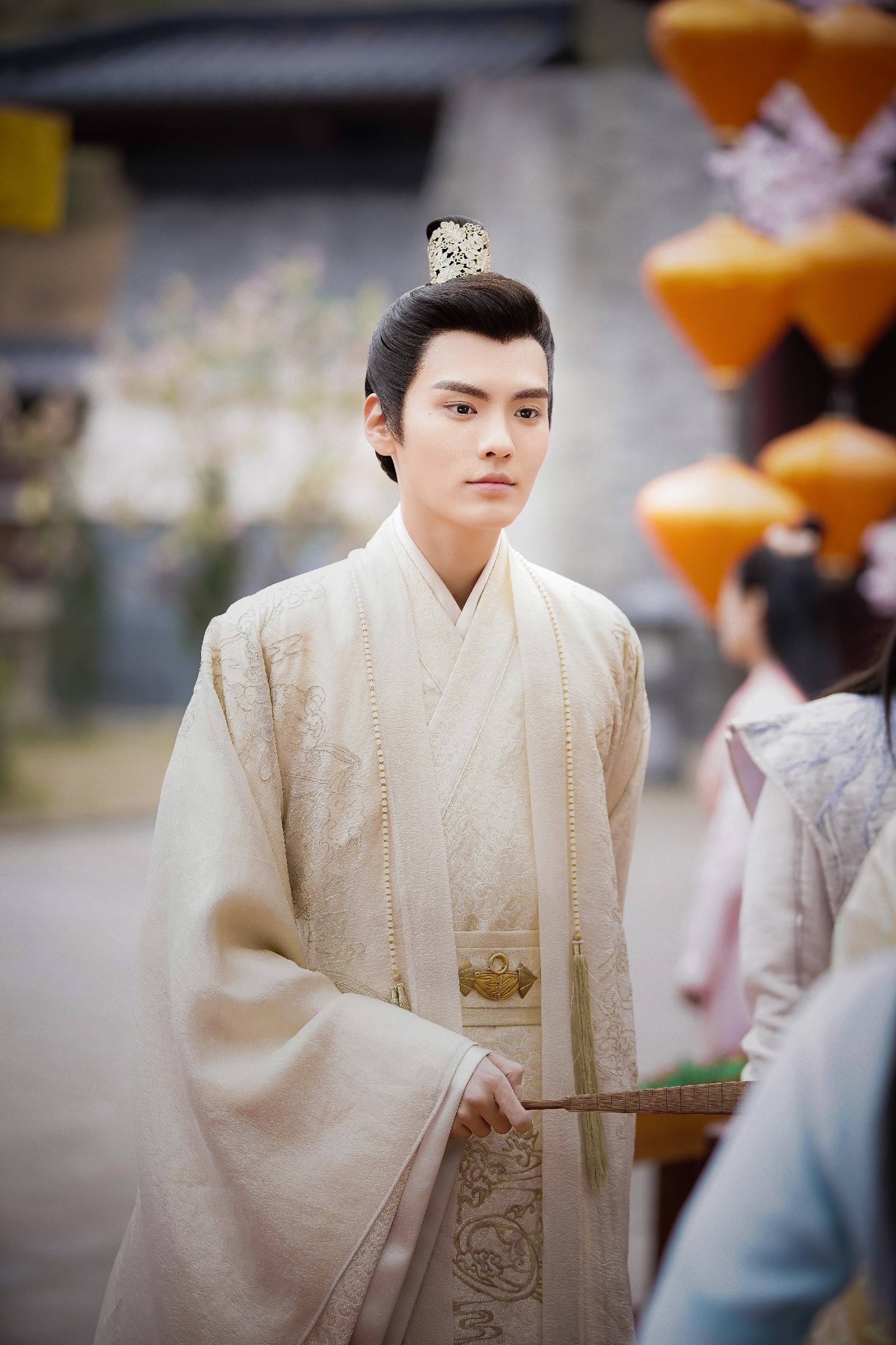 毕雯珺新戏开播原著抢先读,厉嘉琪毕雯珺小女霓裳高难度吻戏