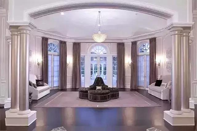 梅西和c罗谁豪宅最好,身价十亿的球星