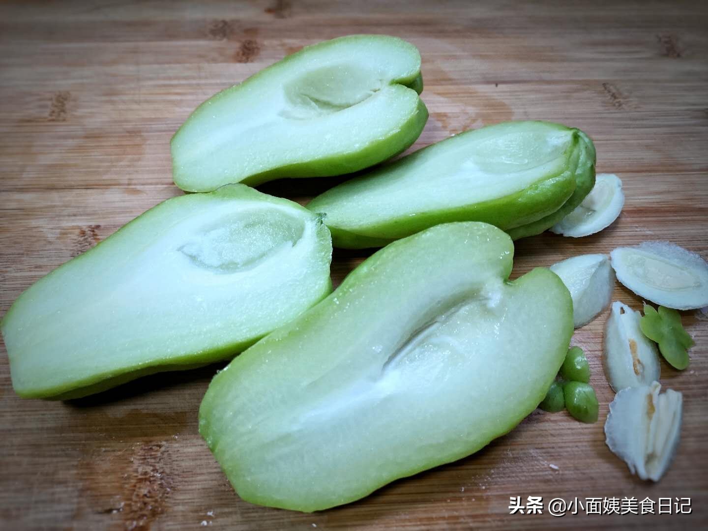 10月这个菜大量上市，我家经常买，炒鸡蛋特下饭，全家都爱吃