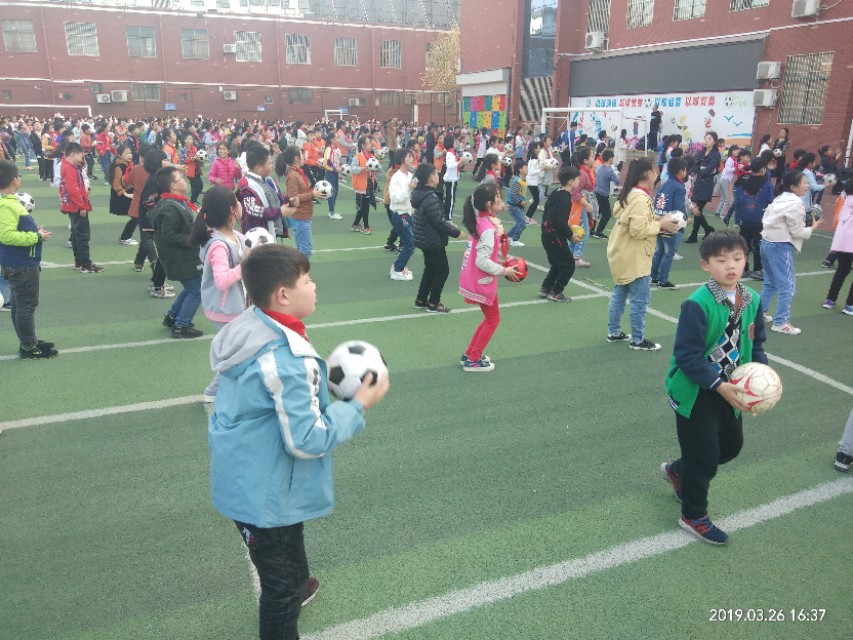 伏羲路小学课间操足球操,文军希望小学大课间足球操