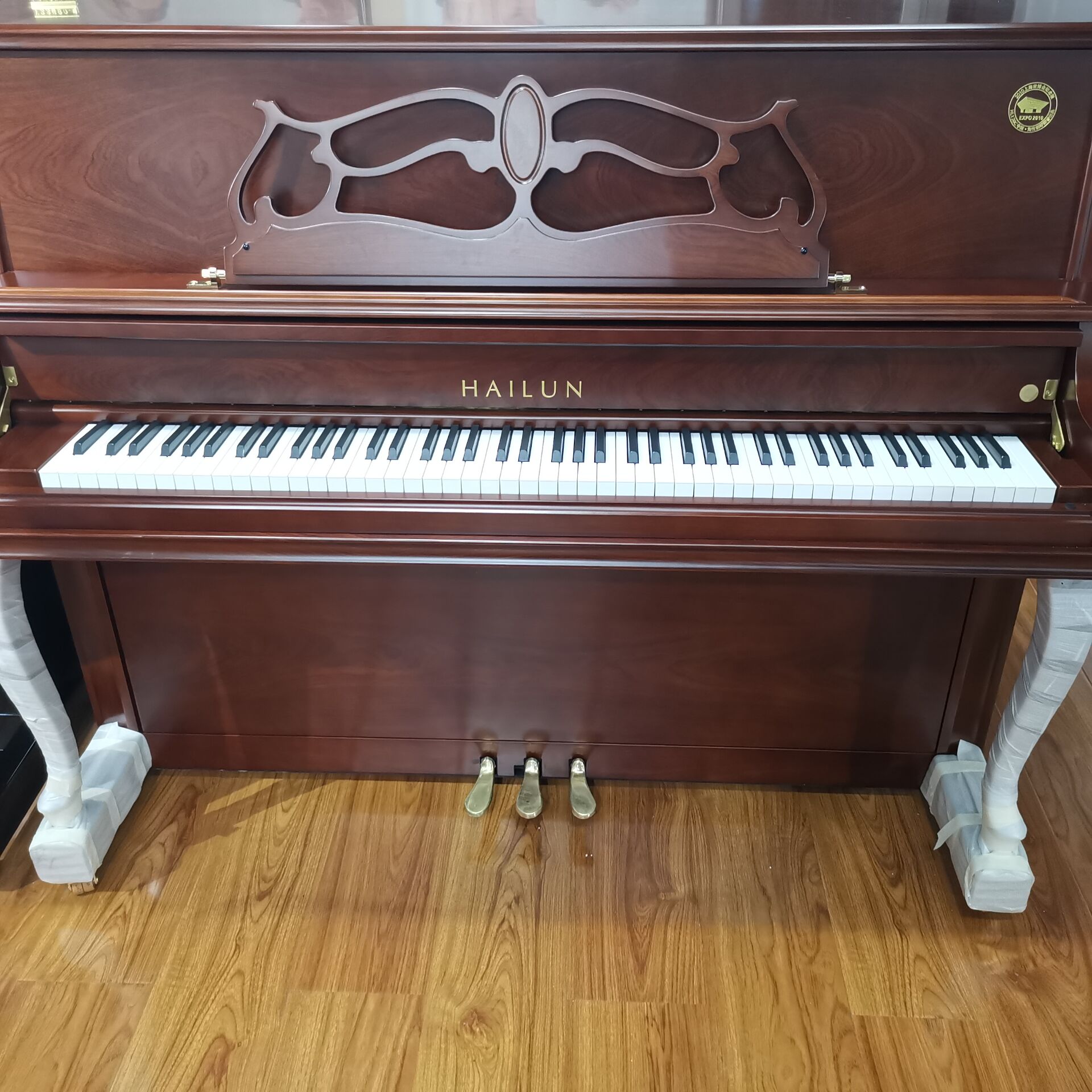 钢琴选择哪款性价比高,推荐一款性价比极高的钢琴