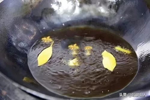 凉菜红油与热菜红油区别,红油辣椒油哪个牌子拌凉菜好吃