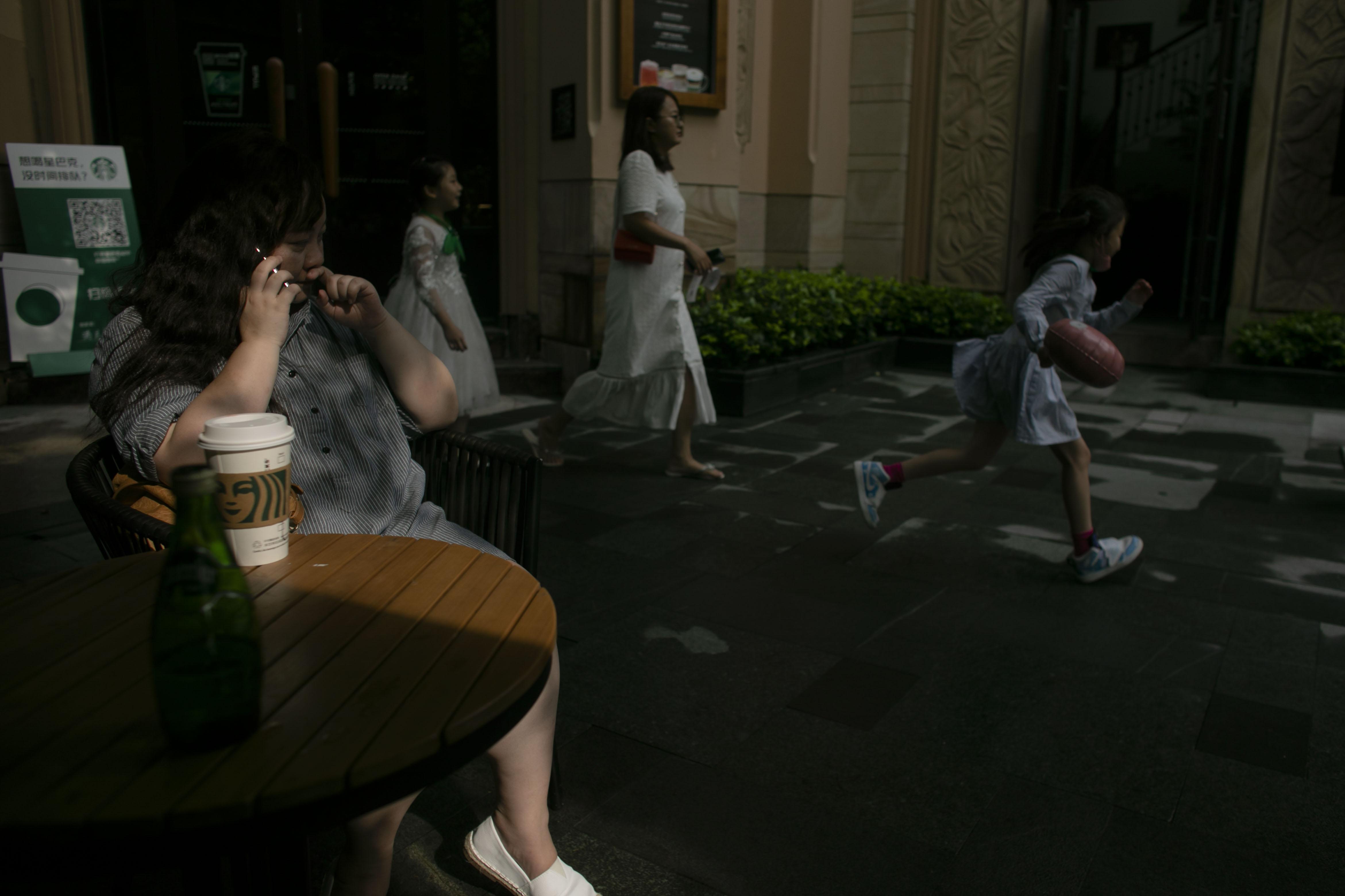 那些拒绝社会角色安排的30+女性，她们的人生乘风破浪了吗？——听格十三、毛利、李佳悦讲述自己的故事