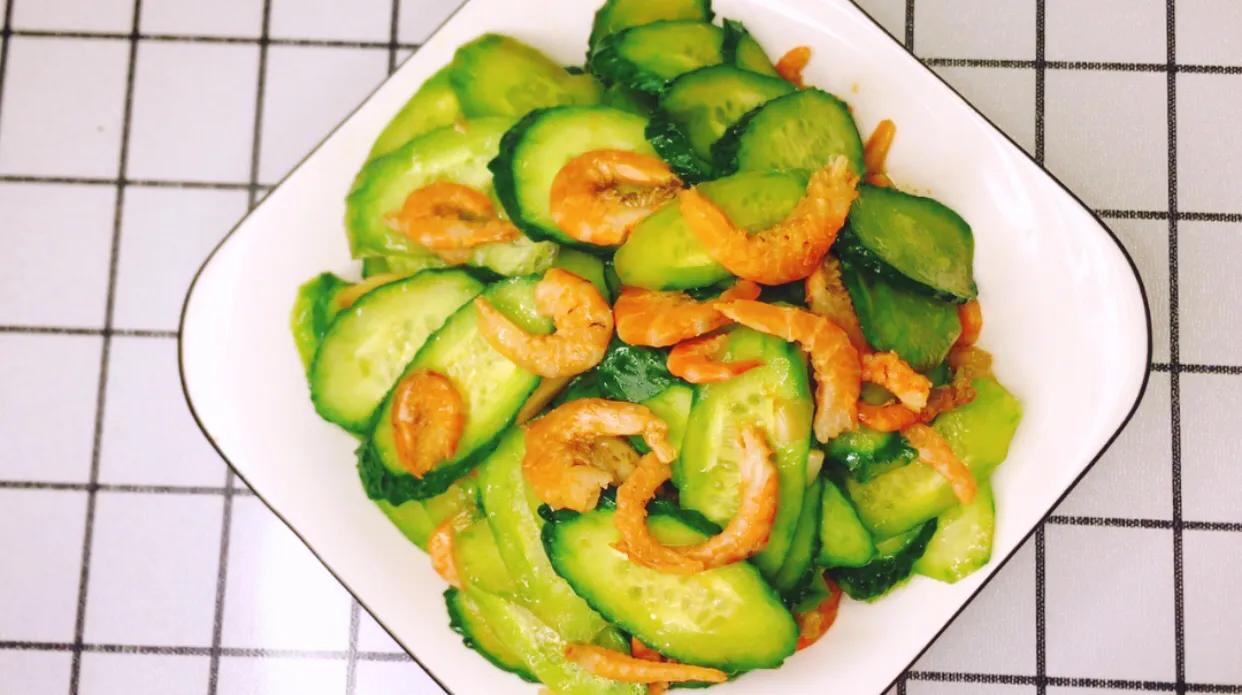 胡萝卜丁黄瓜丁炒虾仁怎么炒好吃,虾仁怎么做营养减肥餐