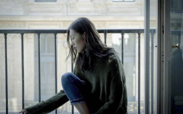 17岁闯北京，被国人吐槽丑的刘雯为啥成国际名模，年入千万