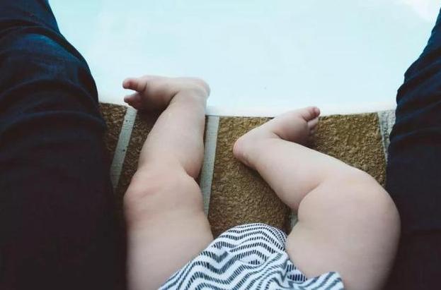 宝宝腿型不一样,引起宝宝腿型不好的不良习惯