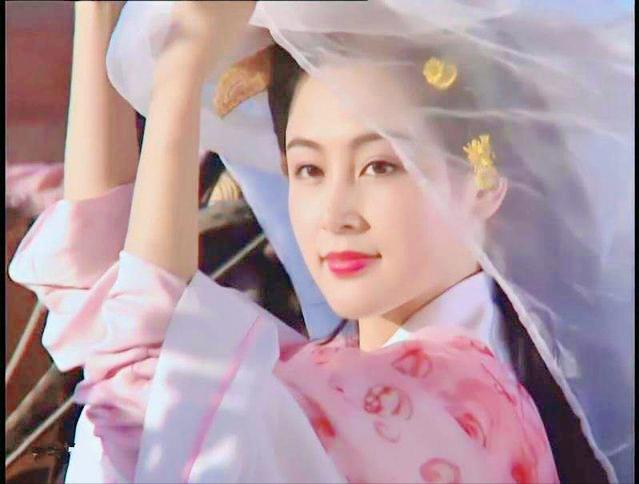 出场前吹成绝世美人，出场后却大失所望，看了感觉真尴尬