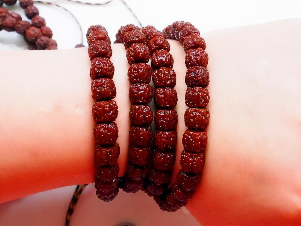 玉石手串不佩戴时如何保养,佩戴的金丝楠手串怎么保养