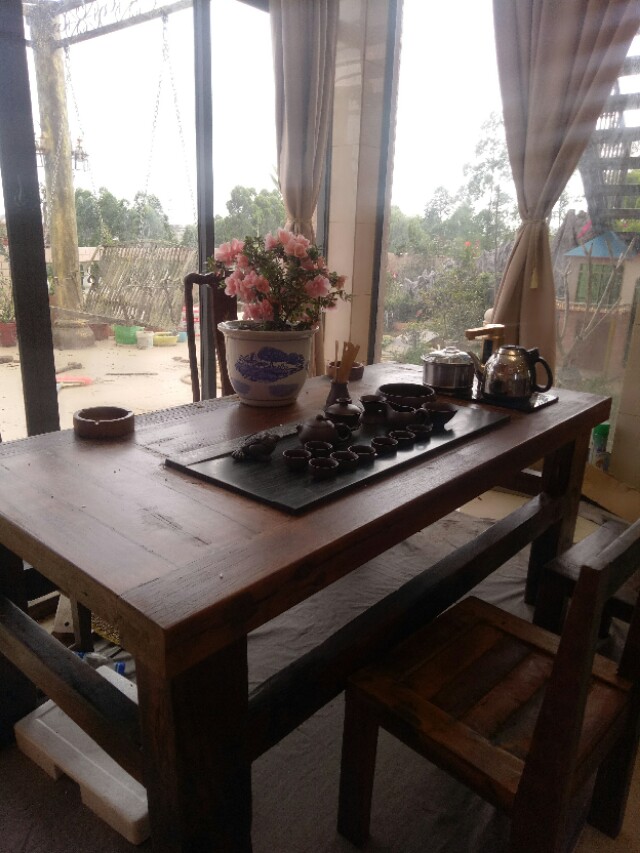 别人不要木头，拿回家做了张茶桌
