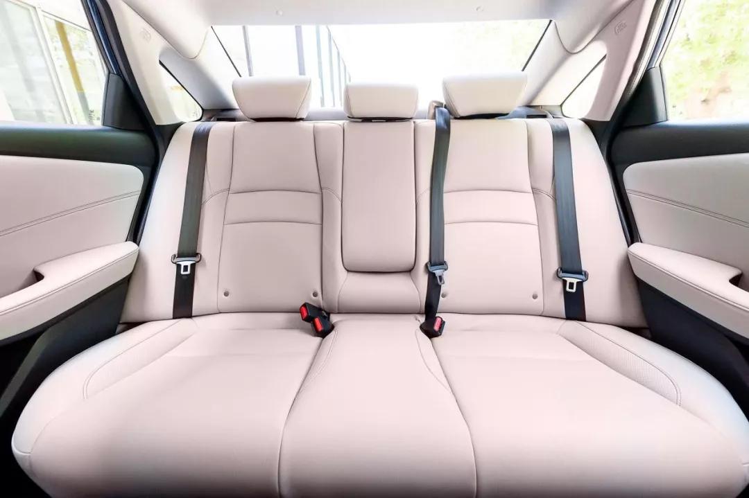 轩逸和享域混合动力哪个更好,本田享域和日产轩逸哪个空间大