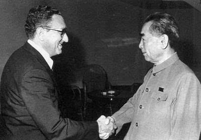 尼克松收到毛*东泽**12字墨宝，不解其意，50年众说纷纭，无人能解
