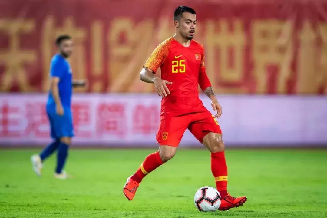 郑智乌龙和高洪波下课,中国足球要崛起了