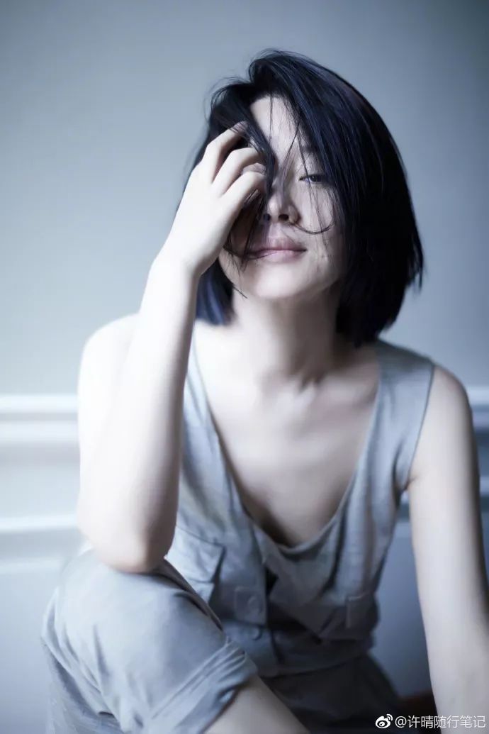 许晴50岁依然少女感满满,50岁的许晴拥有25岁的坦然