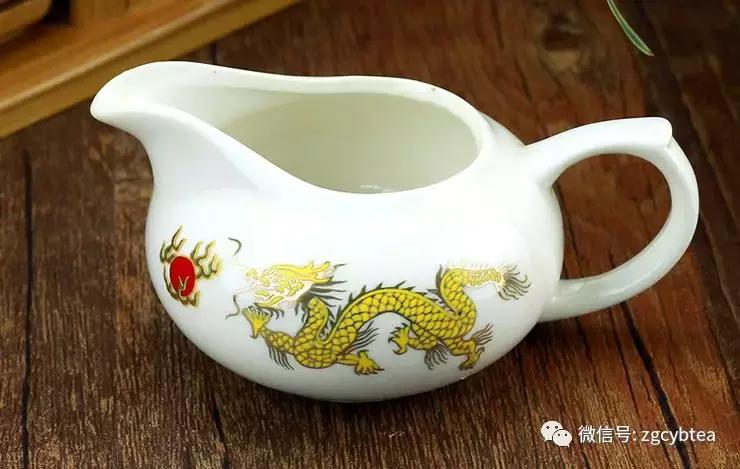 茶桌上稀奇古怪摆件,茶桌上的各种茶具