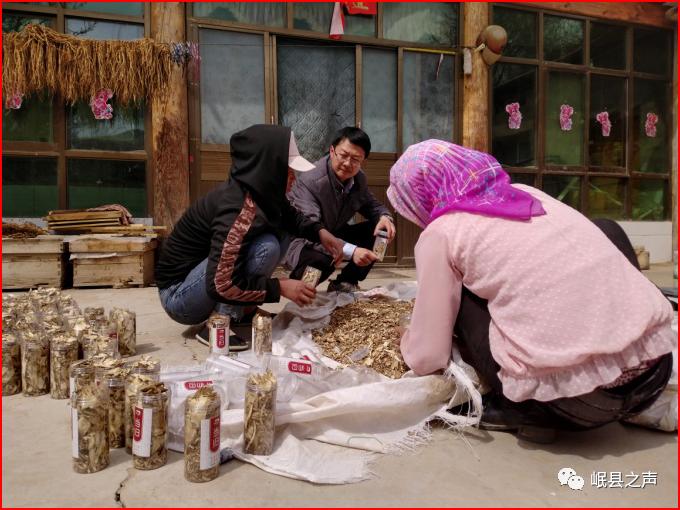 百叠青山路一片赤子心——脱贫攻坚先进典型人物采访一线见闻