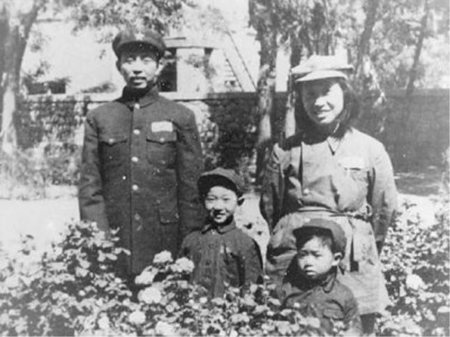 新中国首位被害的高级干部，曾任主席秘书，儿子儿媳是将军