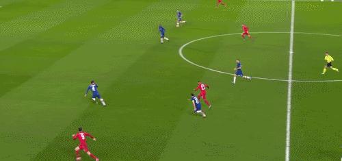 欧冠11球杀手突然倒下！胫骨骨折缺阵4周恐无缘C罗大神纪录