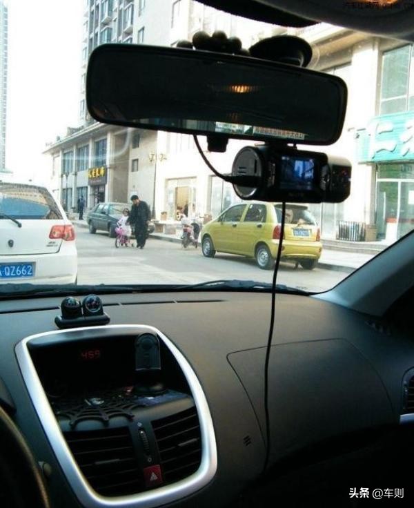 汽车后期可以加装行车记录仪,有没有必要加装内置行车记录仪