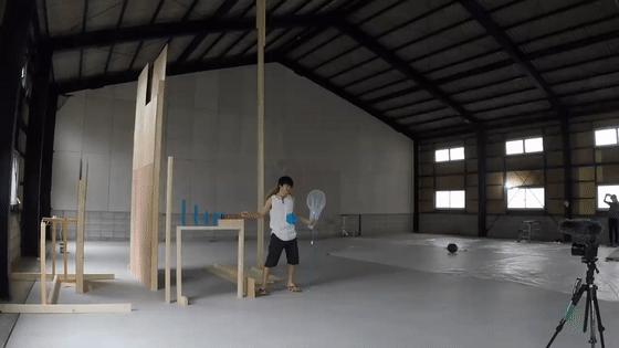 在房间里发射10000颗爆米花，这位日本人真是被居家隔离憋坏了