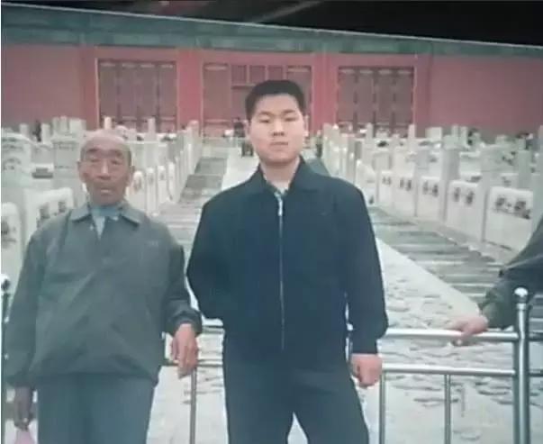 郭德纲岳云鹏在同龄人中成就,岳云鹏连续13年为郭德纲庆生