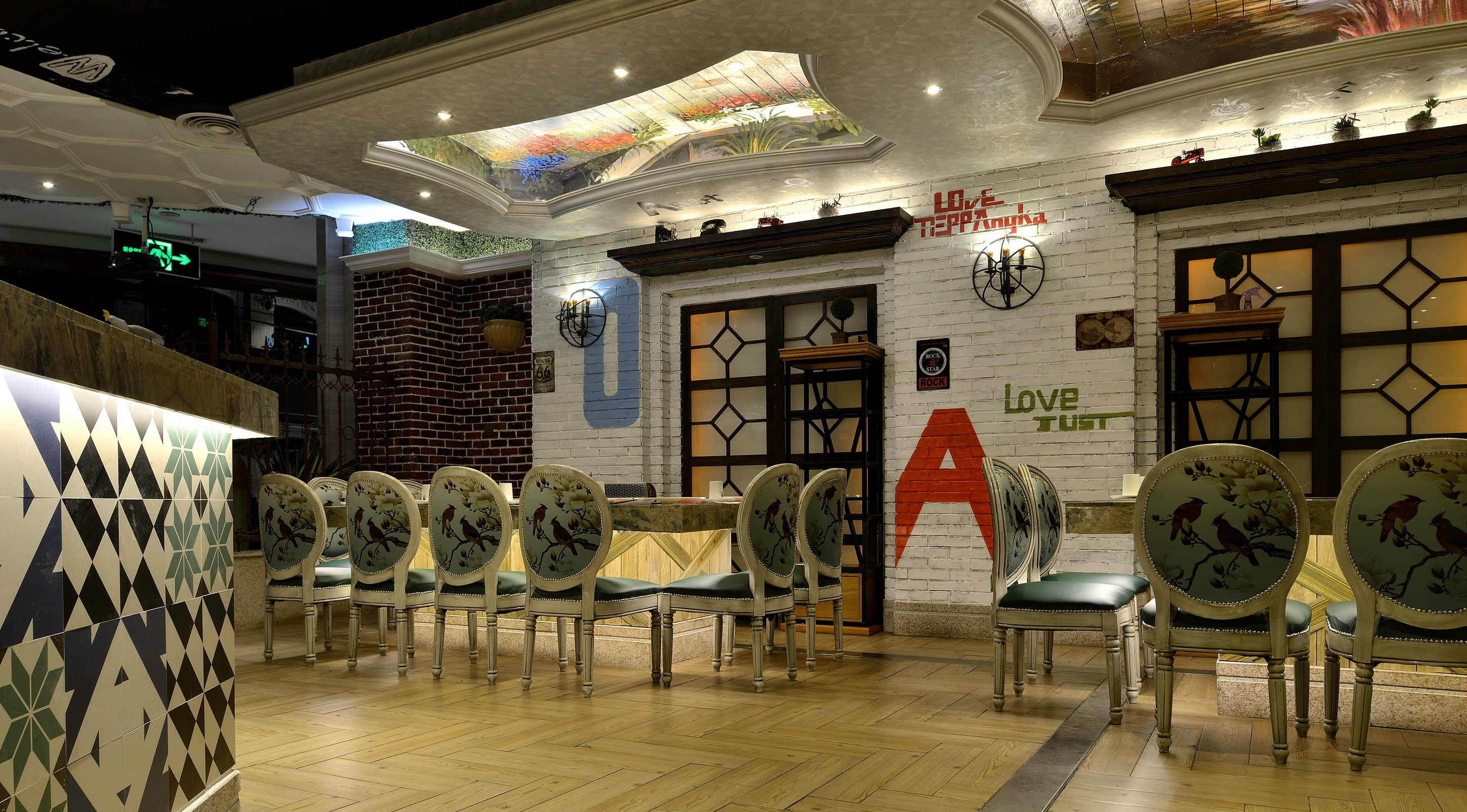 烧烤火锅店最新装修风格,特点火锅烤肉店装修