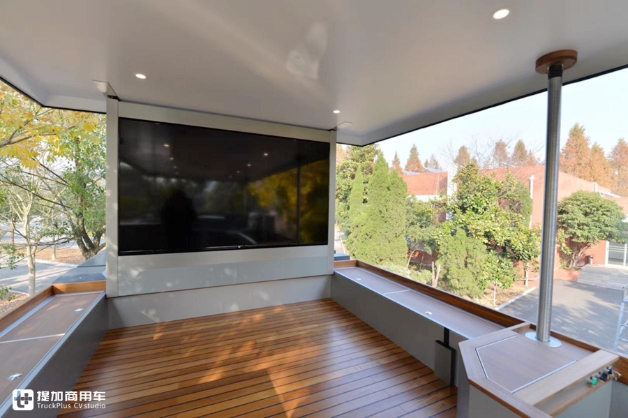 顶级越野房车8x8阿莫迪罗双层,移动的钢铁城堡