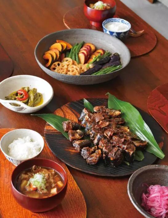 75岁日本家庭主妇日常,日本中年家庭主妇一天的真实生活