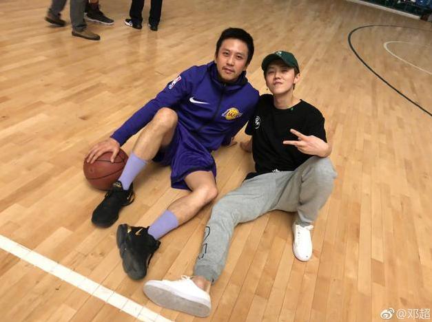 邓超凌晨约鹿晗打篮球,邓超鹿晗户外