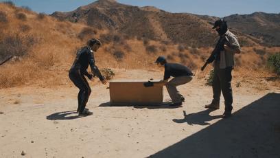 遭遇百般霸凌后，机器人竟将枪口对准人类