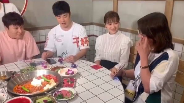 陈赫请粉丝吃海鲜整集,陈赫请粉丝吃饭点了15道菜