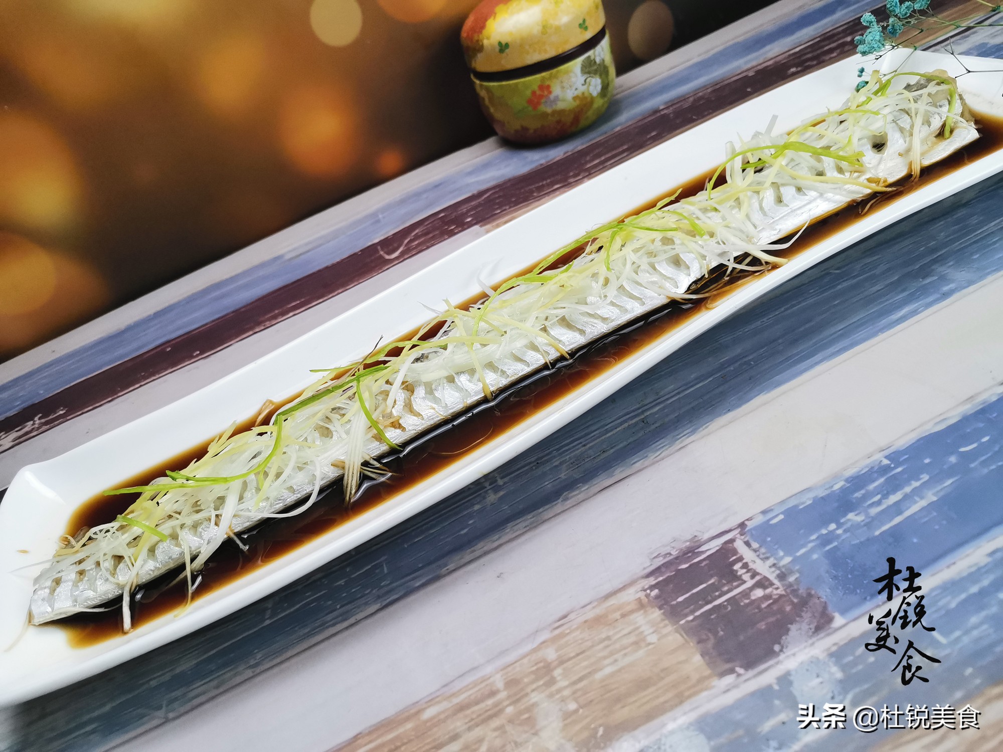 挑选带鱼的时候最好选择黄眼带鱼,清蒸大带鱼和本港大带鱼哪个好吃