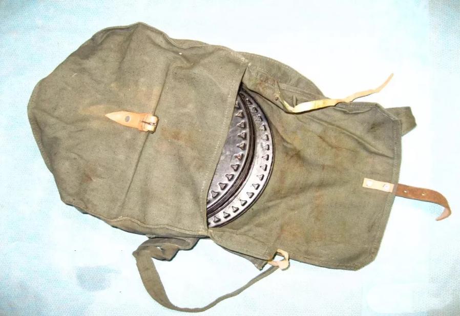 吃鸡大盘鸡机枪好用还是ak好用,大盘鸡机枪和ak47用的什么子弹