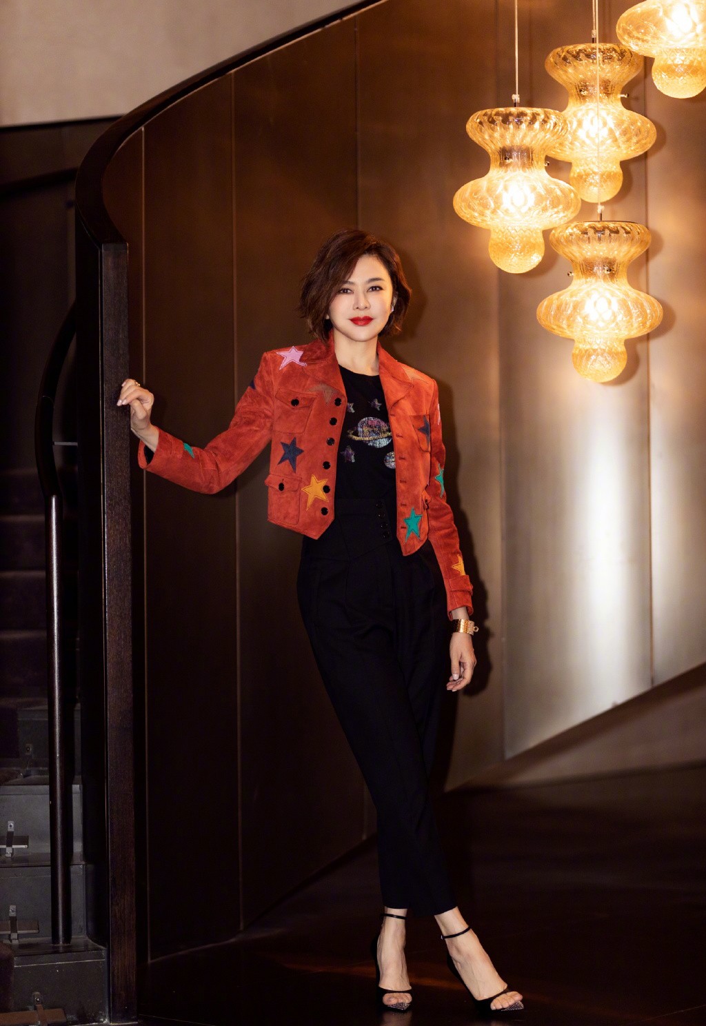 关之琳港风黑裙造型,关之琳黑连衣长裙照