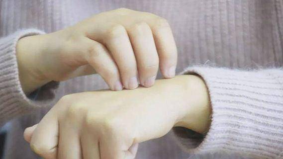 银屑病光疗后皮肤发红瘙痒,银屑病突然很痒怎么办